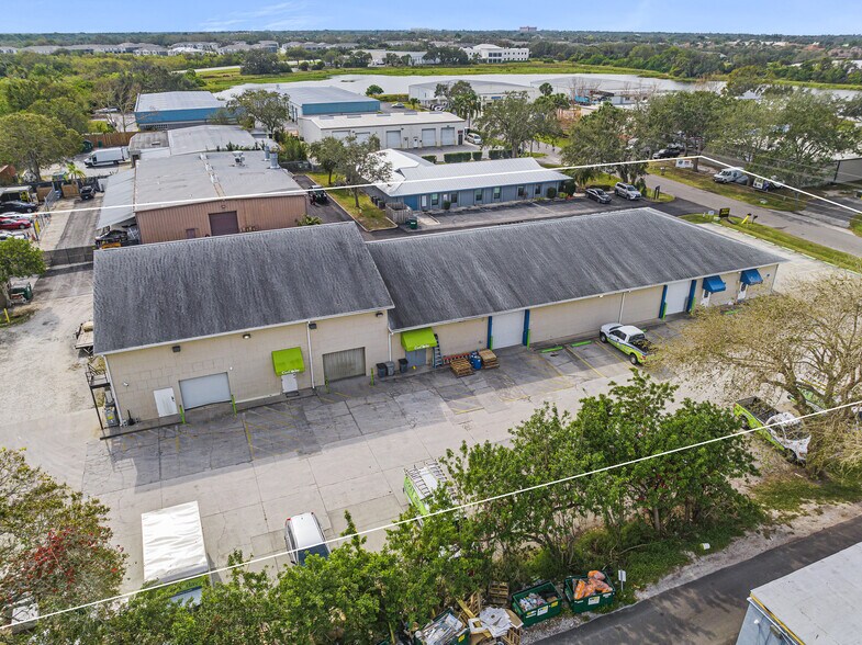 6143 Clark Center Ave, Sarasota, FL 34238