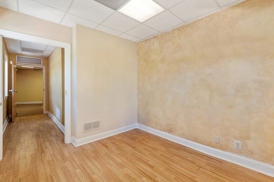 363 E Lincoln Hwy, Exton, PA for lease - Building Photo - Image 3 of 9