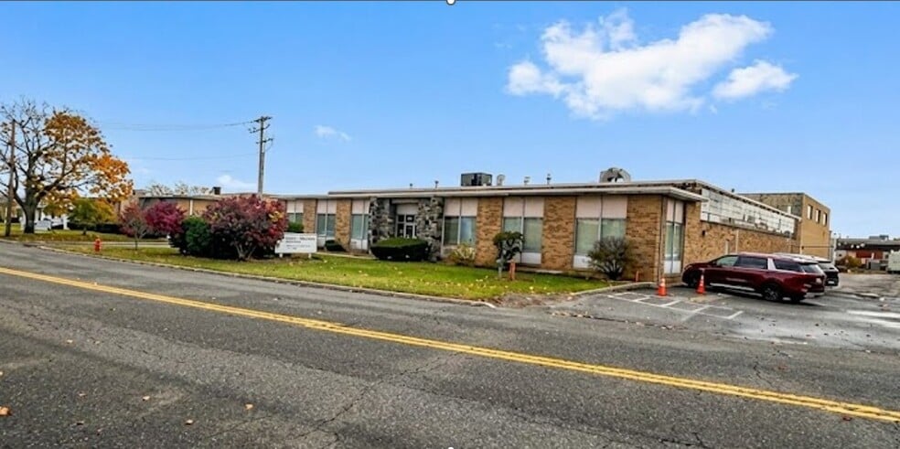 450 Smith St, Farmingdale, NY for sale - Building Photo - Image 1 of 2