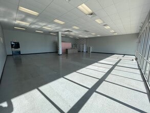 4817 Broadway St, Quincy, IL for lease Interior Photo- Image 1 of 14