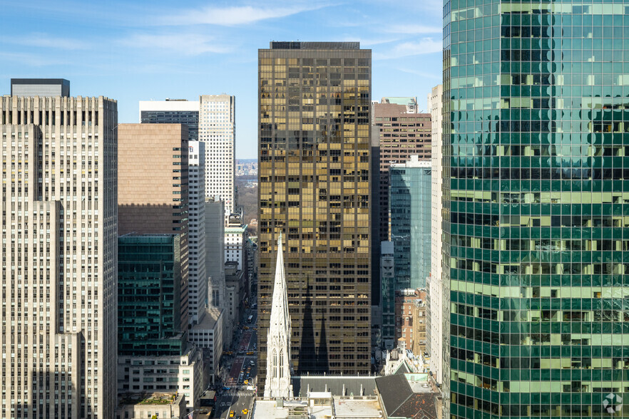 645 Fifth Ave, New York, NY for sale - Building Photo - Image 1 of 1