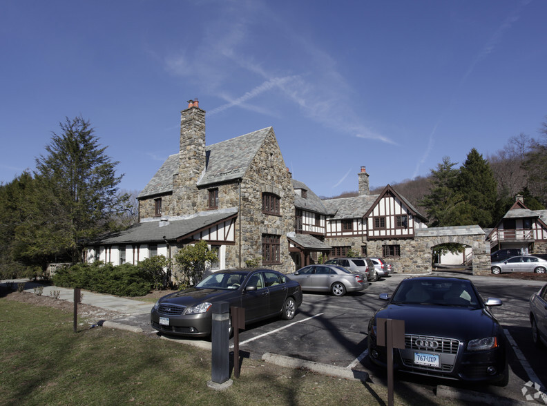 555 Pleasantville Rd, Briarcliff Manor, NY for lease - Building Photo - Image 2 of 2