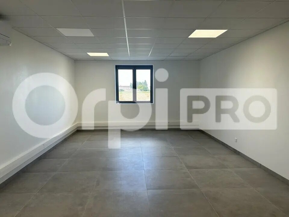 Office in Civrieux for lease Interior Photo- Image 1 of 4