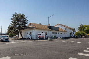 829 Goethals Dr, Richland WA - Parking Garage