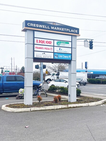 105 E Oregon Ave, Creswell, OR for lease - Building Photo - Image 3 of 10