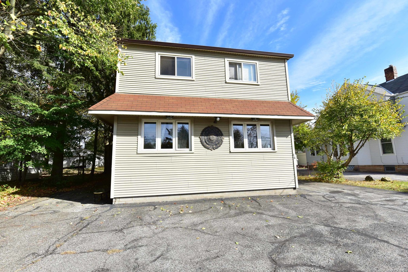 46 Center Rd, Bedford, OH 44146