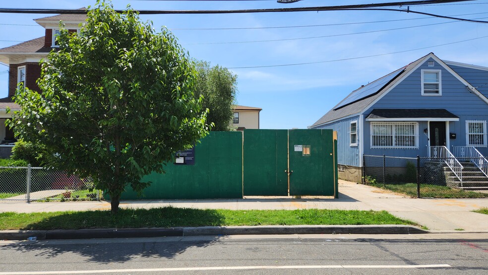 6707 Beach Channel Dr, Arverne, NY for sale - Building Photo - Image 2 of 12