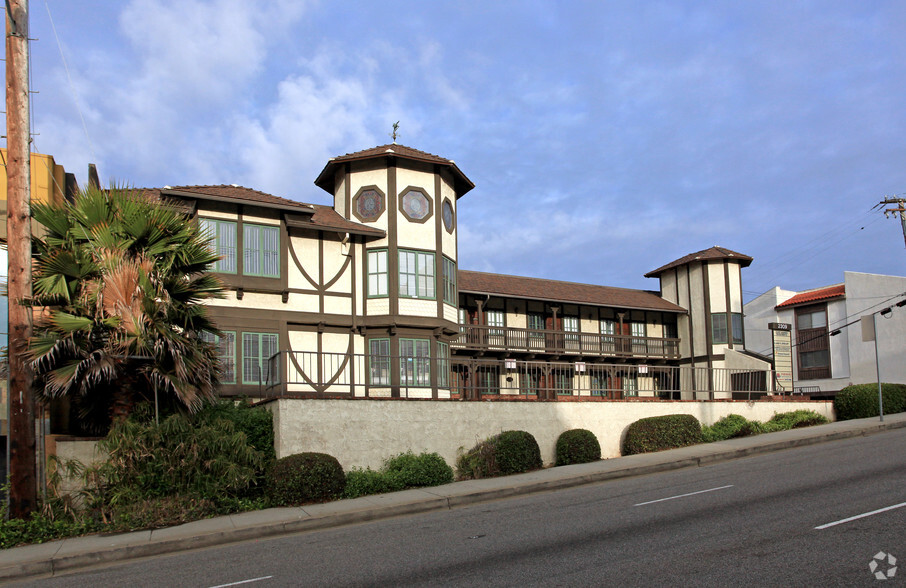 2309 Pacific Coast Hwy, Hermosa Beach, CA for lease - Primary Photo - Image 2 of 5