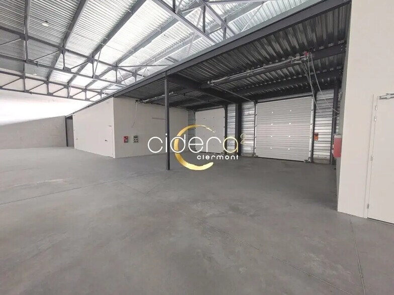 Flex in COURNON-D'AUVERGNE for lease - Interior Photo - Image 3 of 7