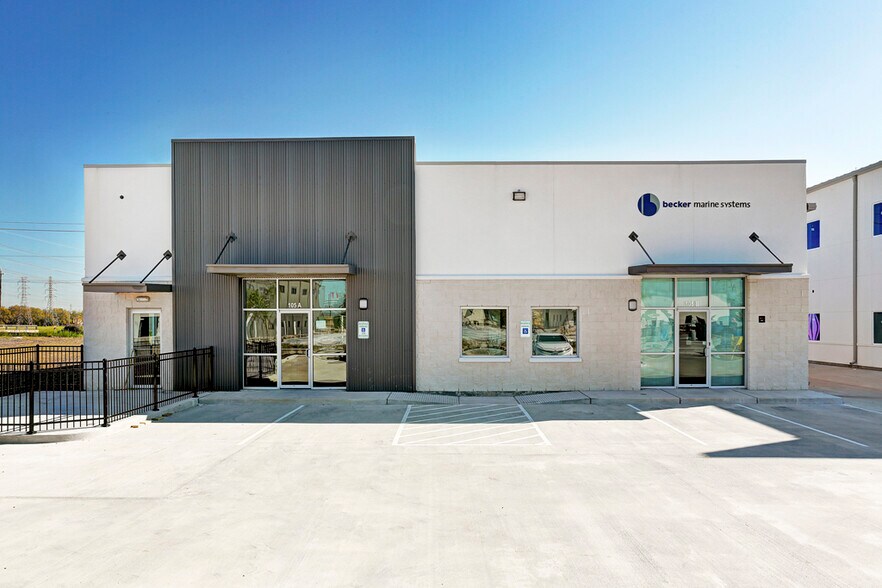 105 Magellan Cir, Webster, TX for sale - Building Photo - Image 1 of 1