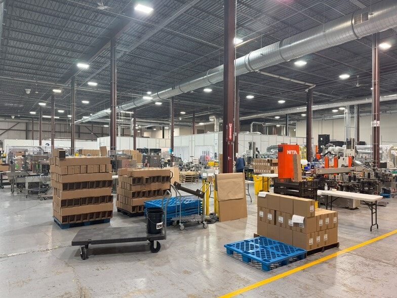 36 River Rd, Essex Junction, VT for lease - Interior Photo - Image 3 of 9