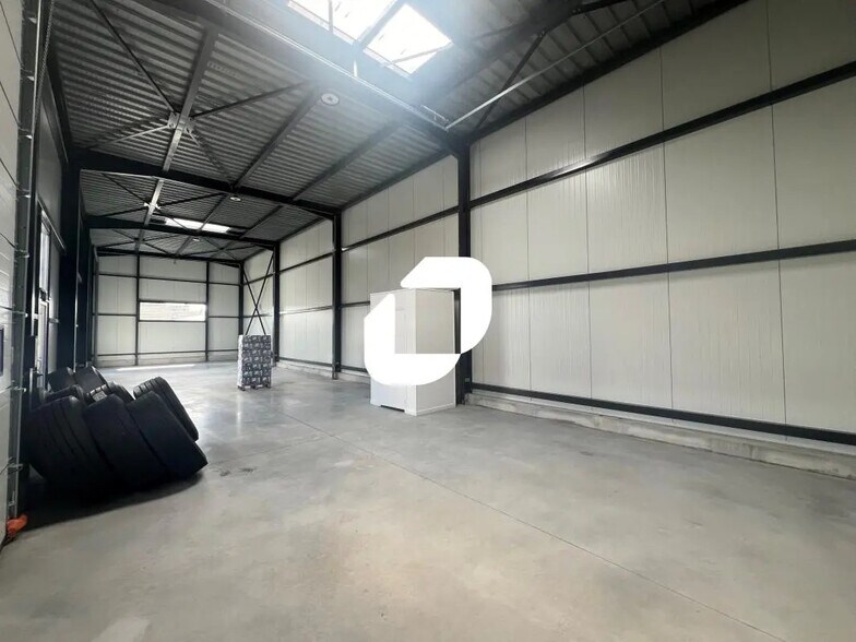 28 Avenue Francois Mitterrand, Petite-Forêt for lease - Building Photo - Image 2 of 11