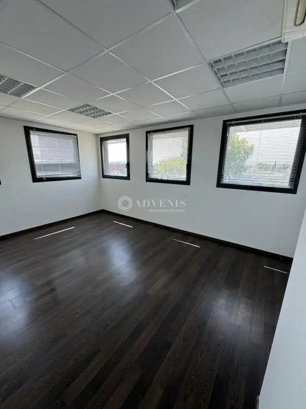 Office in Nîmes for lease Interior Photo- Image 1 of 11