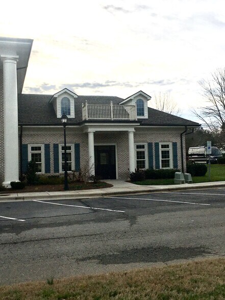 122 E Kinderton Way, Advance, NC for sale - Building Photo - Image 1 of 1