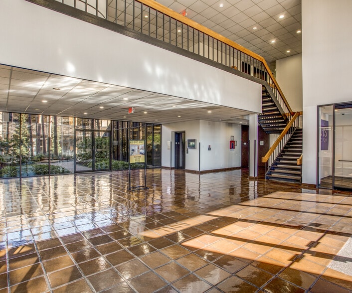 7100 Regency Square Blvd, Houston, TX for lease - Lobby - Image 2 of 5
