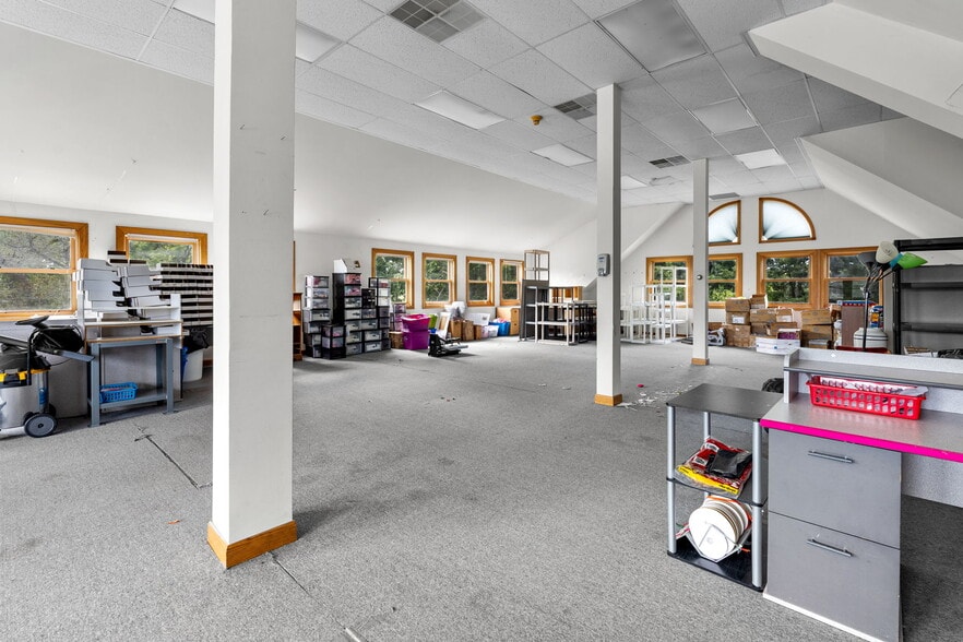 102 Bridge Rd, Salisbury, MA for lease - Building Photo - Image 3 of 18