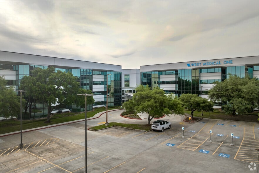 12121 Richmond Ave, Houston, TX for lease - Building Photo - Image 3 of 4