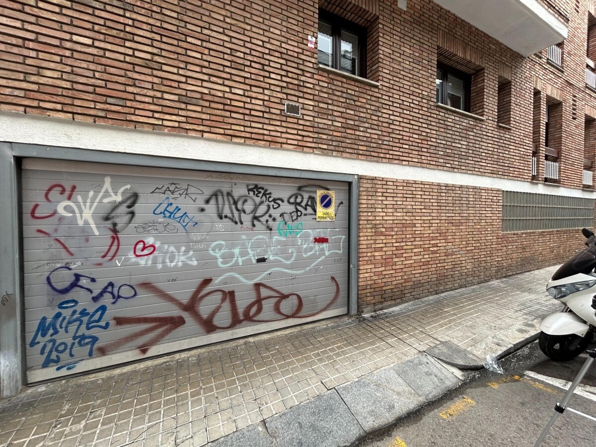 Barcelona, BAR 08023 - Unit - -  - Interior Photo - Image 1 of 17