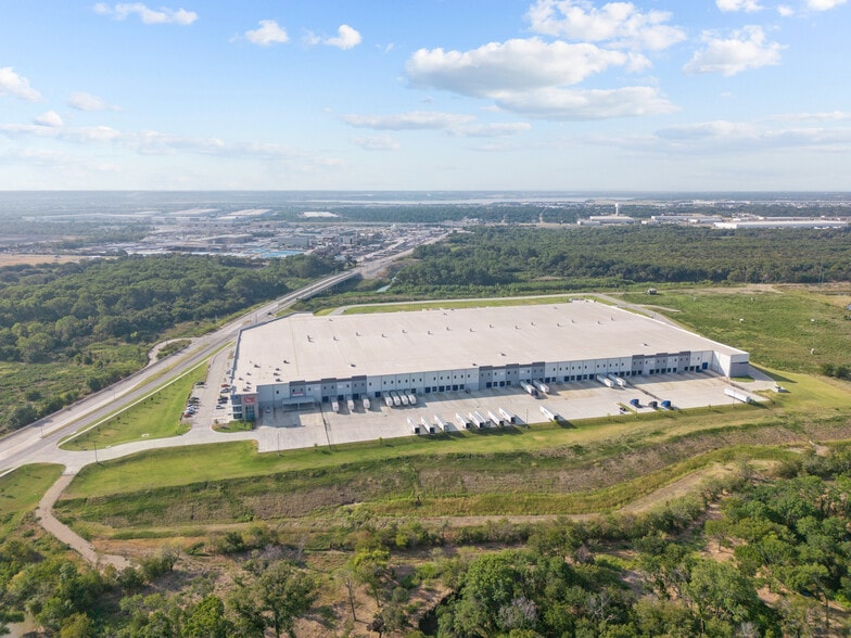 2003 MacArthur Blvd, Grand Prairie, TX for lease - Building Photo - Image 3 of 7