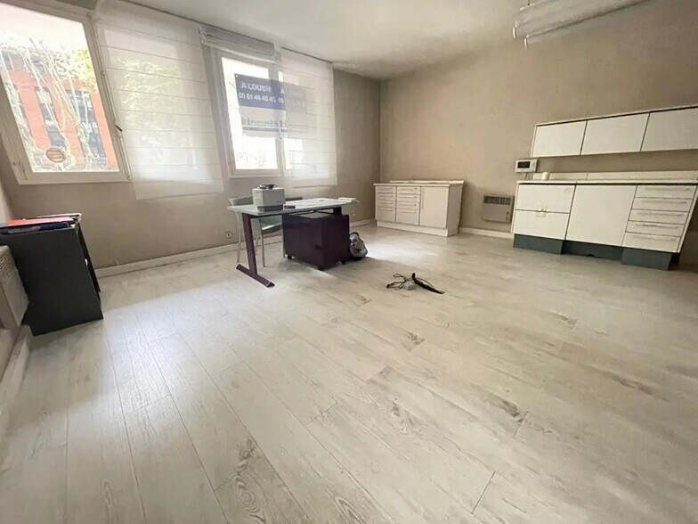 Office in Toulouse for sale - Building Photo - Image 1 of 5