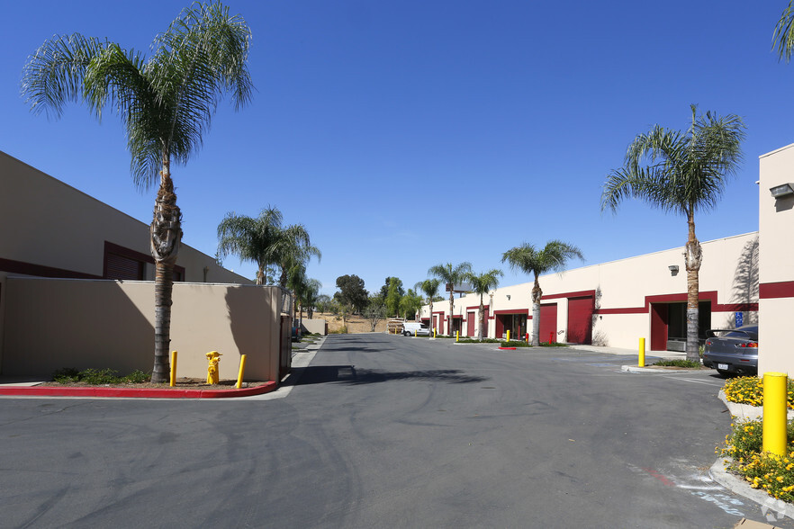 18630 Collier Ave, Lake Elsinore, CA for lease - Building Photo - Image 2 of 12