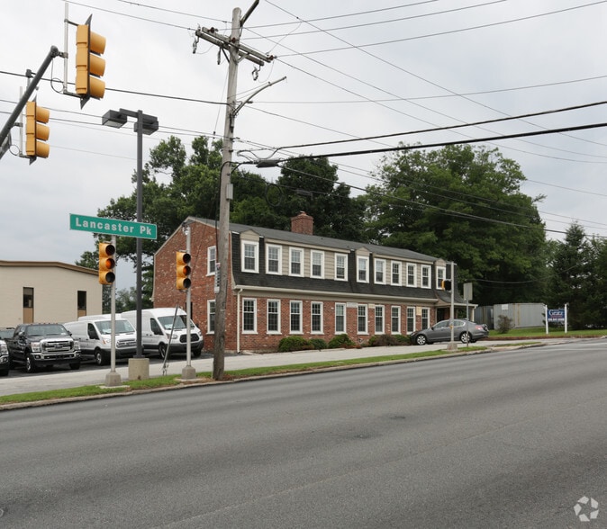 136 W Lancaster Ave, Paoli, PA for lease - Primary Photo - Image 2 of 42