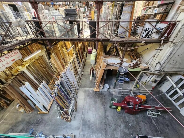 Industrial in Montpellier for sale - Interior Photo - Image 1 of 18