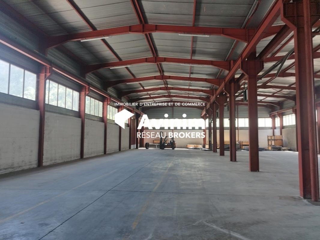 Flex in Cluses for lease Building Photo- Image 1 of 5