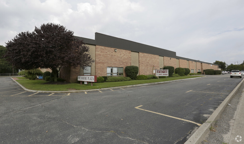 1650 Sycamore Ave, Bohemia, NY for lease - Primary Photo - Image 1 of 23