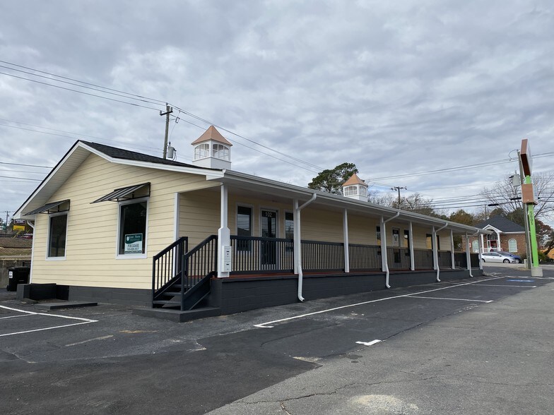 5601 Rockfish Rd, Hope Mills, NC 28348