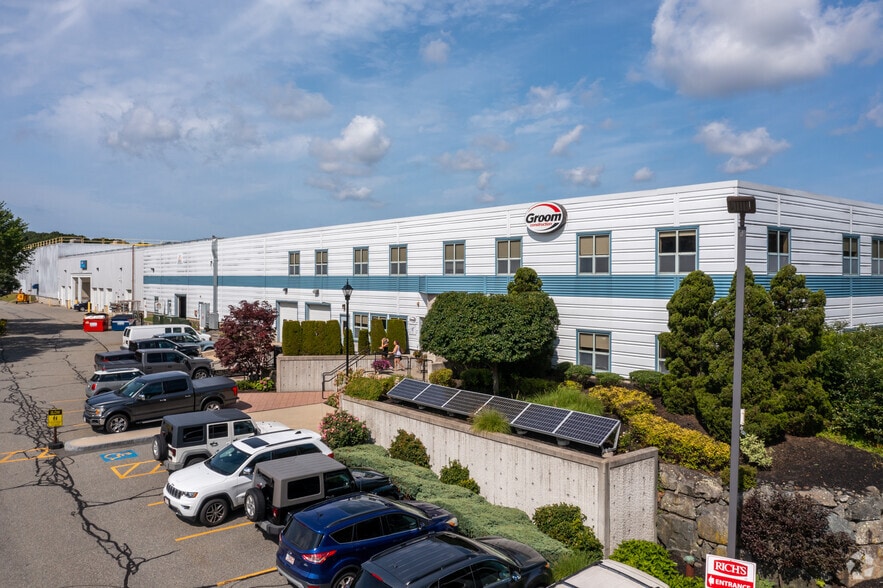 96 Swampscott Rd, Salem, MA for lease - Building Photo - Image 2 of 12