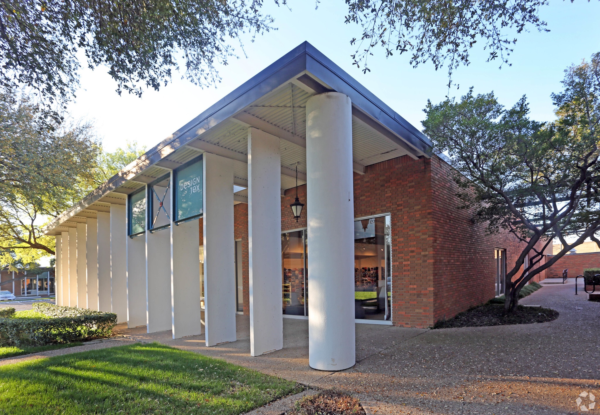 1617 Hi Line Dr, Dallas, TX for lease Primary Photo- Image 1 of 14