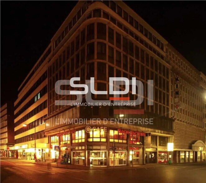 Retail in Valence for lease - Building Photo - Image 1 of 3