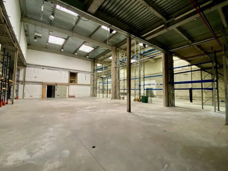 Industrial in Bagnolet for lease - Interior Photo - Image 2 of 4