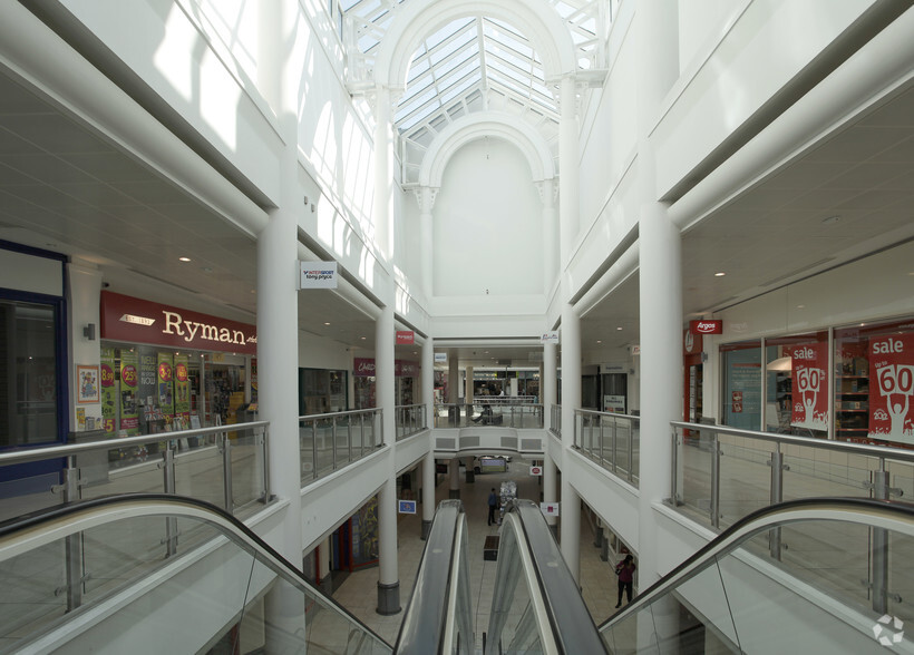 Queen St, Cardiff for lease - Interior Photo - Image 3 of 6