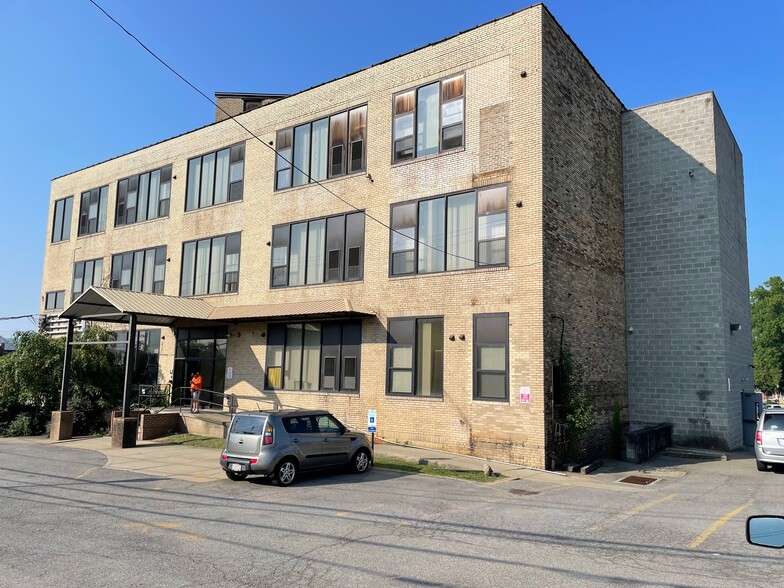 262 Connecticut Ave, Rochester, PA for sale - Building Photo - Image 1 of 22