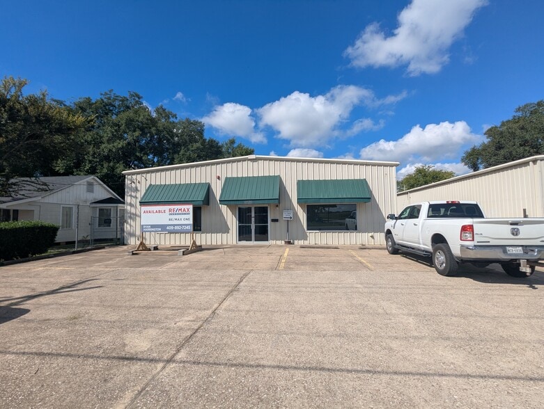 5805 Old Dowlen Rd, Beaumont, TX for lease - Building Photo - Image 1 of 27