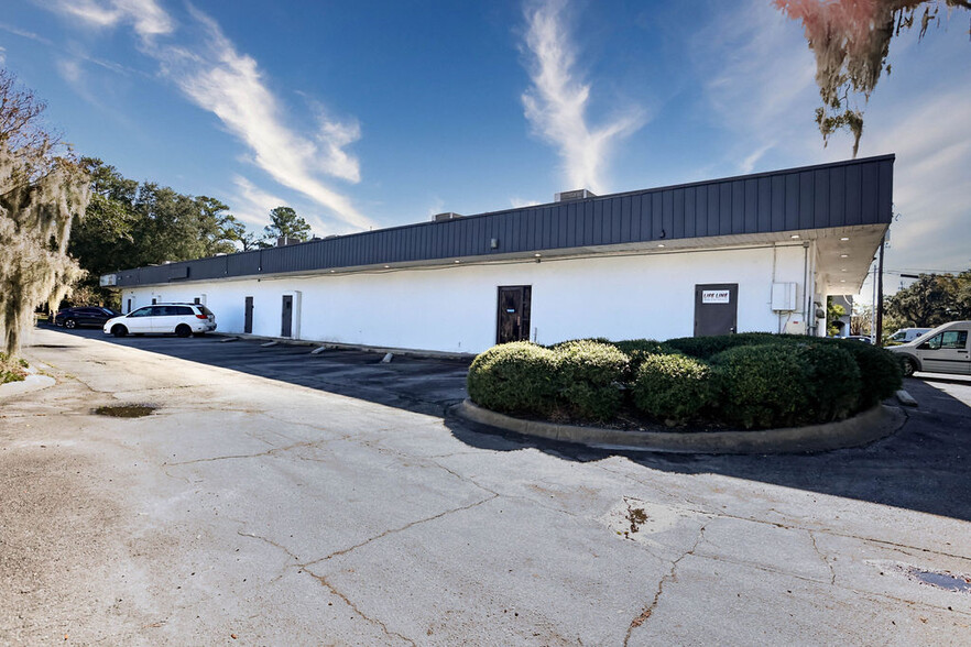 6409 Abercorn St, Savannah, GA for lease - Building Photo - Image 3 of 4