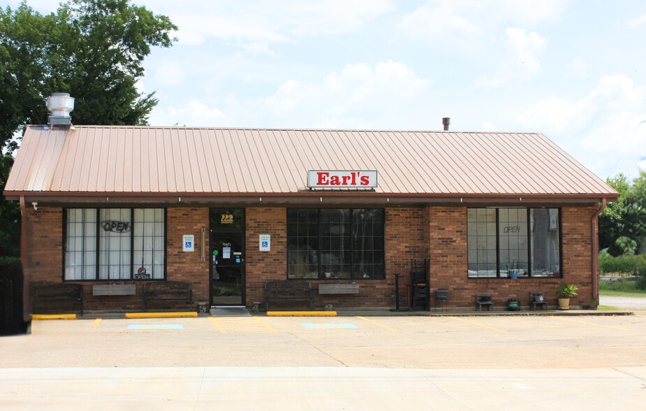 339 E Main St, Auburn, KY for sale - Building Photo - Image 1 of 8