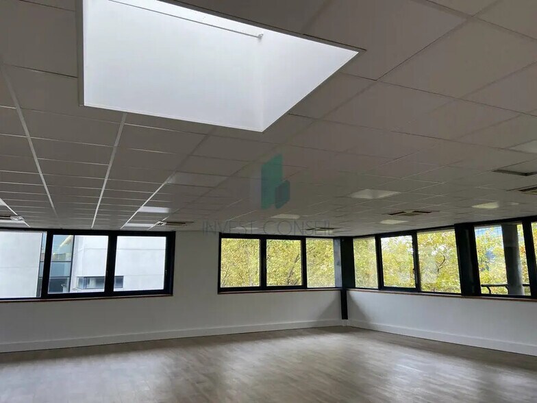 Office in La Garenne-Colombes for sale - Building Photo - Image 3 of 7