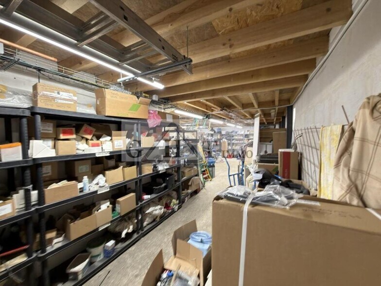 Industrial in Lesigny for sale - Interior Photo - Image 2 of 11