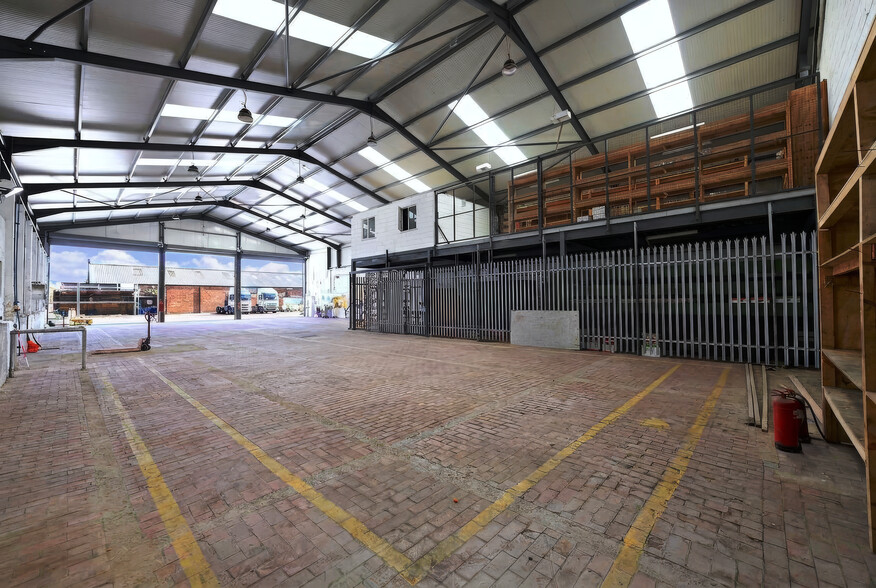 Nobel Rd, London for lease - Interior Photo - Image 2 of 16