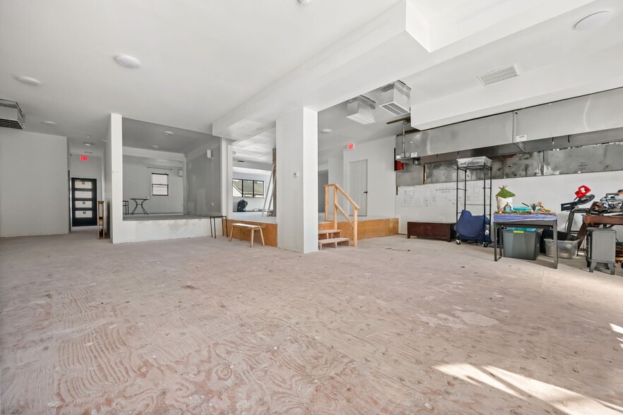 10 N Water St, Greenwich, CT for lease - Building Photo - Image 2 of 25