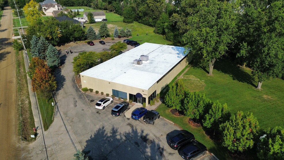 45570 Maben Rd, Canton, MI for lease - Building Photo - Image 1 of 6