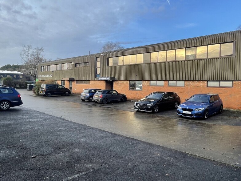 43 Woolmer Way, Bordon for lease - Building Photo - Image 2 of 3