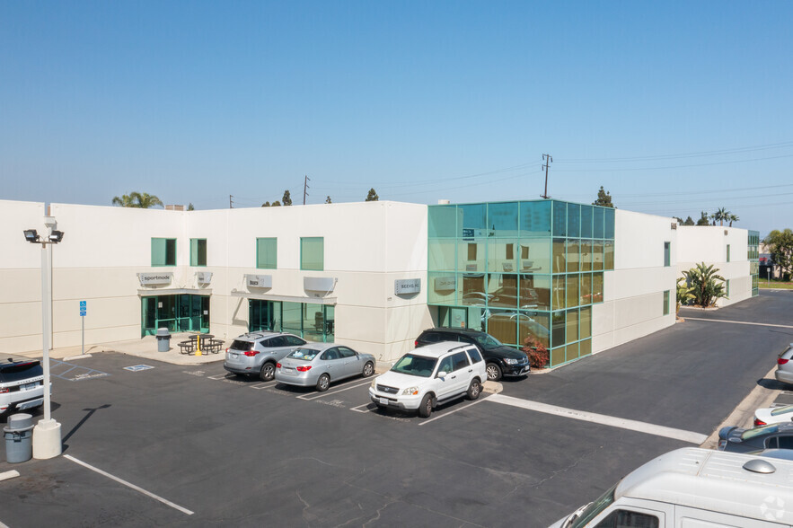 5445 Oceanus Dr, Huntington Beach, CA for lease - Building Photo - Image 1 of 13