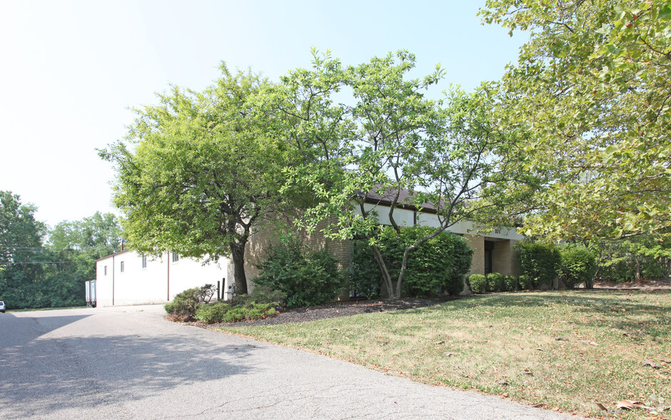 571 Northland Blvd, Forest Park, OH for sale - Building Photo - Image 1 of 1