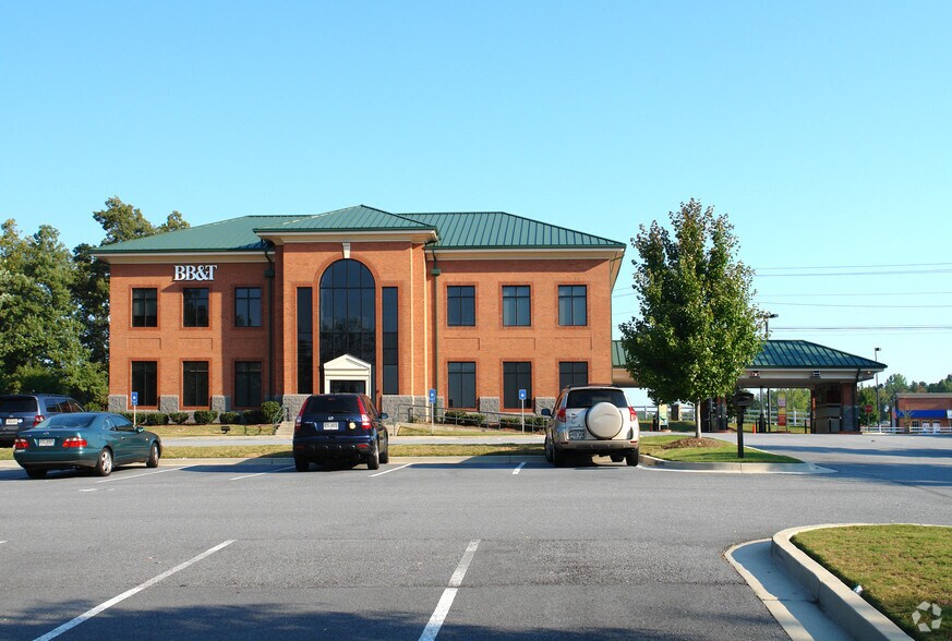 525 E Crossville Rd, Roswell, GA 30075