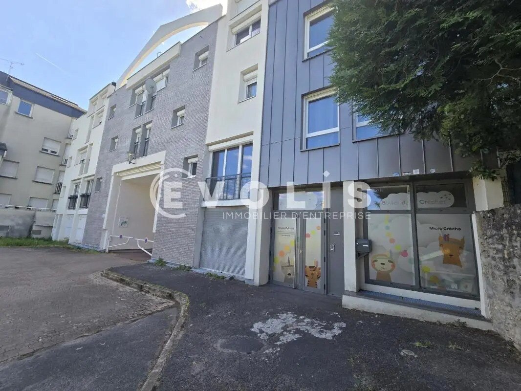 Office in Orsay for lease Building Photo- Image 1 of 9