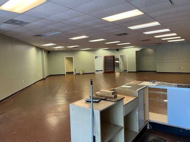 1950 Hendersonville Rd, Asheville, NC for lease - Building Photo - Image 3 of 13